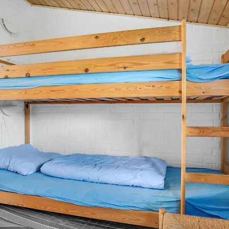 4 Bedroom Awesome In Tatil Evi Ebeltoft