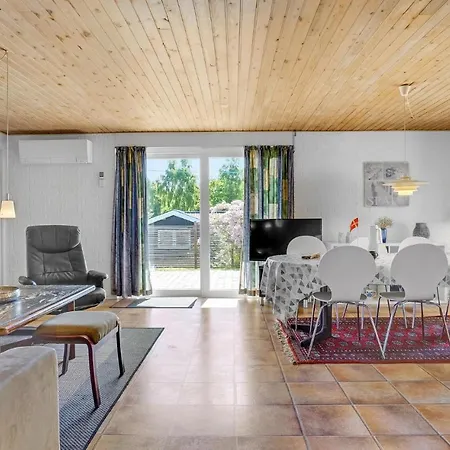 Tatil Evi 4 Bedroom Awesome In Ebeltoft